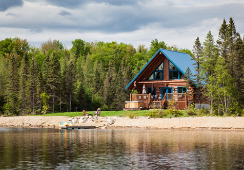 Un chalet au bord du lac